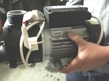 Pompa per piscine ,idromassaggio , funzionante