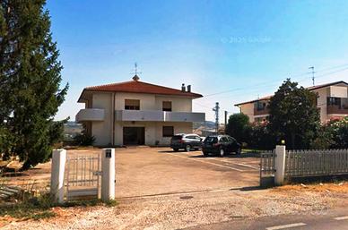 Roseto Loc.San Giovanni Locale Commerciale
