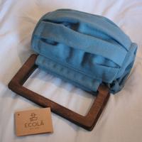Borsa in lana celeste con manici in legno