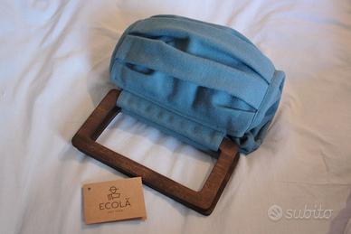 Borsa in lana celeste con manici in legno