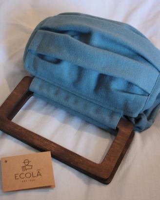 Borsa in lana celeste con manici in legno