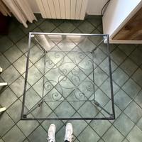 tavolo da solotto in ferro battuto e vetro