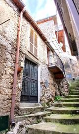 2 LOCALI A SERRONE