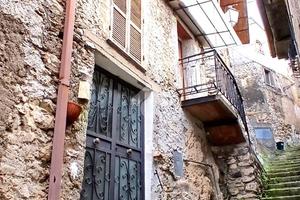 2 LOCALI A SERRONE