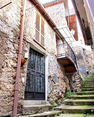 2 LOCALI A SERRONE