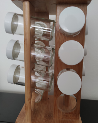 Portaspezie girevole di legno per 16 barattoli