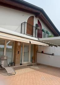Casa con giardino
