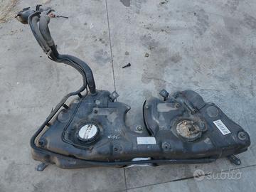 Serbatoio carburante MERCEDES CLASSE C W203 2002