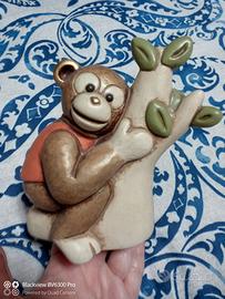 Scimmia  su ramo Thun