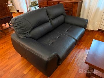Divano in pelle nera - solida struttura 