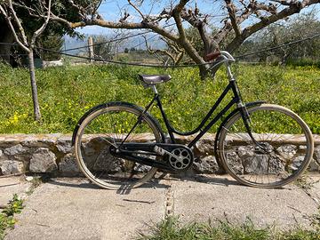 Bicicletta bianchi con freni a bacchetta