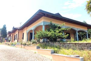 Villa di 400 mq e garage di 133 mq