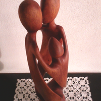 Famiglia scultura in legno