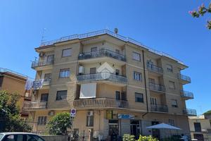 3 LOCALI A GENZANO DI ROMA