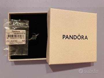 Anello corona blu scintillante Pandora.