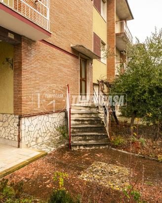 Quadrilocale con giardino privato a Matelica