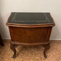 Comodino in stile Chippendale