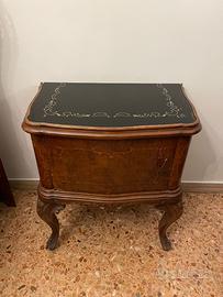 Comodino in stile Chippendale