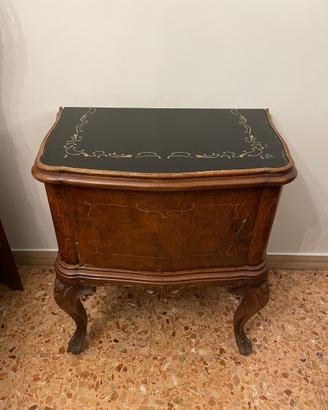 Comodino in stile Chippendale