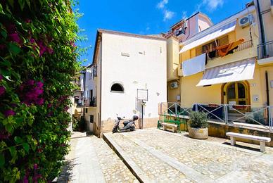 CASA SEMINDIPENDENTE A PAOLA