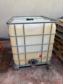 Cisterna 1000 Lt con bancale-gabbia e rubinetto