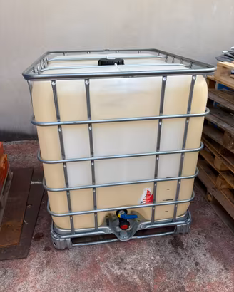 Cisterna 1000 Lt con bancale-gabbia e rubinetto