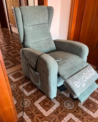 Poltrona elettrica per persone anziane