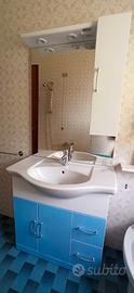 Mobile bagno con lavandino e specchio intero