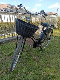 Bicicletta vintage con cestino - da sistemare
