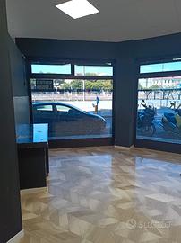 VENDESl/AFFITTASl - C1, uso UFFICIO/STUDIO