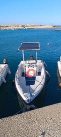 barca open per pesca e famiglia