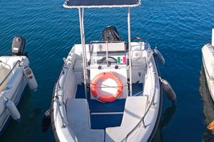 barca open per pesca e famiglia