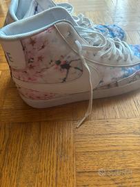 Scarpe Nike a fiori