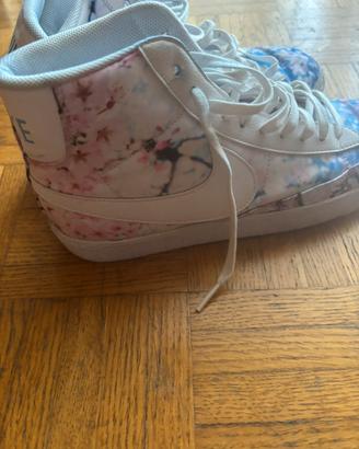Scarpe Nike a fiori