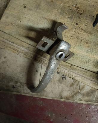 Chiusura cofano fiat 600