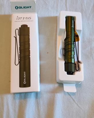 Torcia compatta e leggera led Olight i3T 2 EOS.