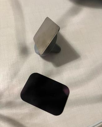 Supporto magnetico per cellulare da auto