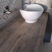 Lavandino d'appoggio completo di rubinetto