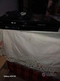 videoregistratore  con videocassetta e DVD