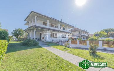Villa Bifamiliare a Vellezzo Bellini 4 locali