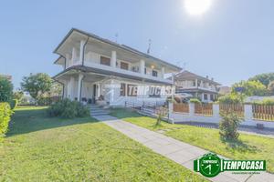 Villa Bifamiliare a Vellezzo Bellini 4 locali