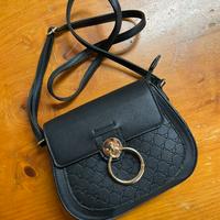 Borsa Nera con Anello Pendente