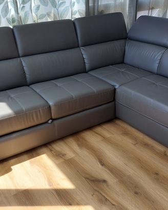 Divano con penisola e pouf contenitore