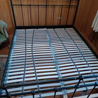 letto XXL metallo nero molto glamour +doghe