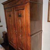 Armadio antico intagliato