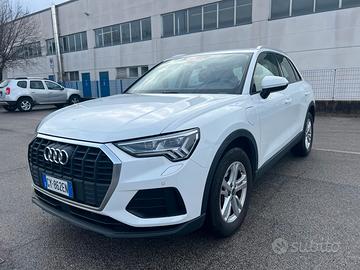 Audi Q3 45 TFSI e S tronic Business