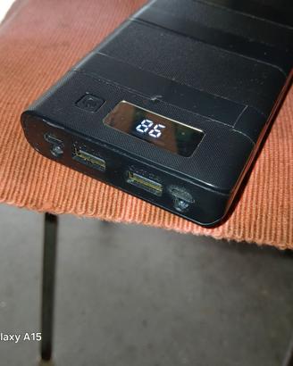 power bank con 8 batterie da 3,7v nuovo