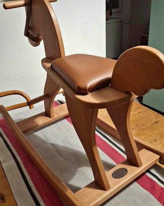Cavallino a dondolo in legno