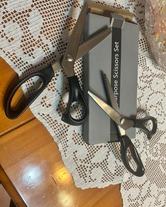 Set di forbici per tagli particolari di stoffe