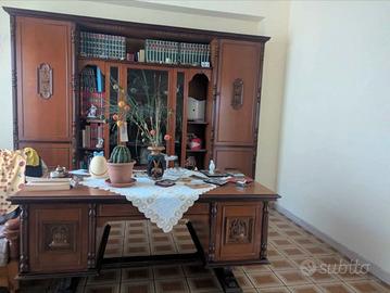 libreria con scrivania e sedia come in foto 